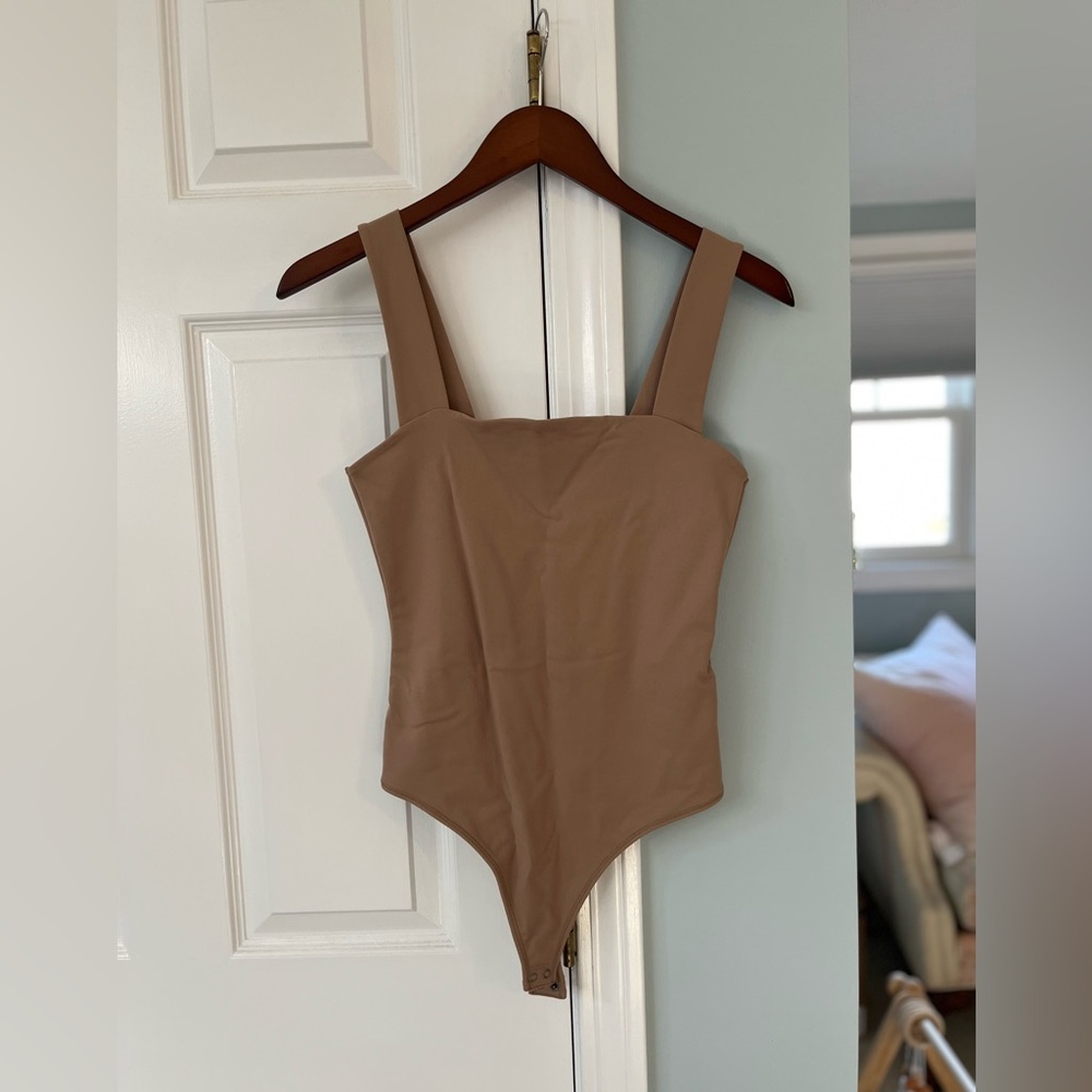 Double-Layered Seamless Fabric Squareneck Bodysuit